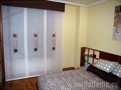 Decoración para Dormitorios Modernos: Cortinas en barra, Estores, Paneles Japoneses, Fundas Nórdicas... • <a style="font-size:0.8em;" href="http://www.flickr.com/photos/67662386@N08/6504364999/" target="_blank">View on Flickr</a>