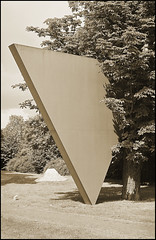 Skulpturenpark Köln / Cologne Sculpture Garden. Mauro Staccioli: "Untitled", 1999