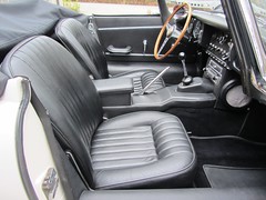 Jaguar E-Type 4.2 Series 1 OTS (1966).