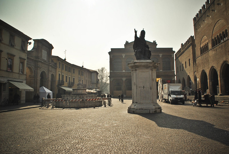 Piazza Cavour, Rimini<br/>© <a href="https://flickr.com/people/9506901@N08" target="_blank" rel="nofollow">9506901@N08</a> (<a href="https://flickr.com/photo.gne?id=6784947798" target="_blank" rel="nofollow">Flickr</a>)