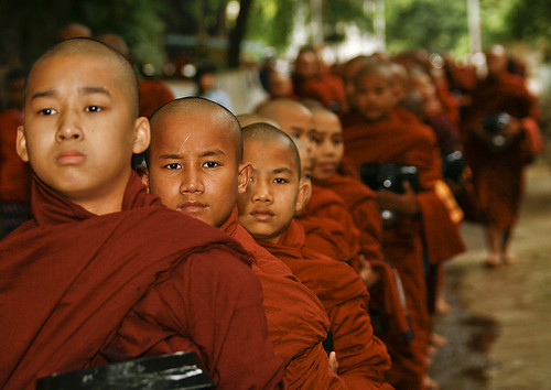 Monaci birmani