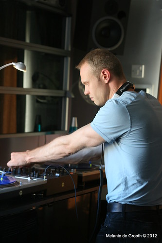DJ Steve rocks the Liquid Lounge 6