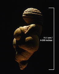 Venus of Willendorf with scale