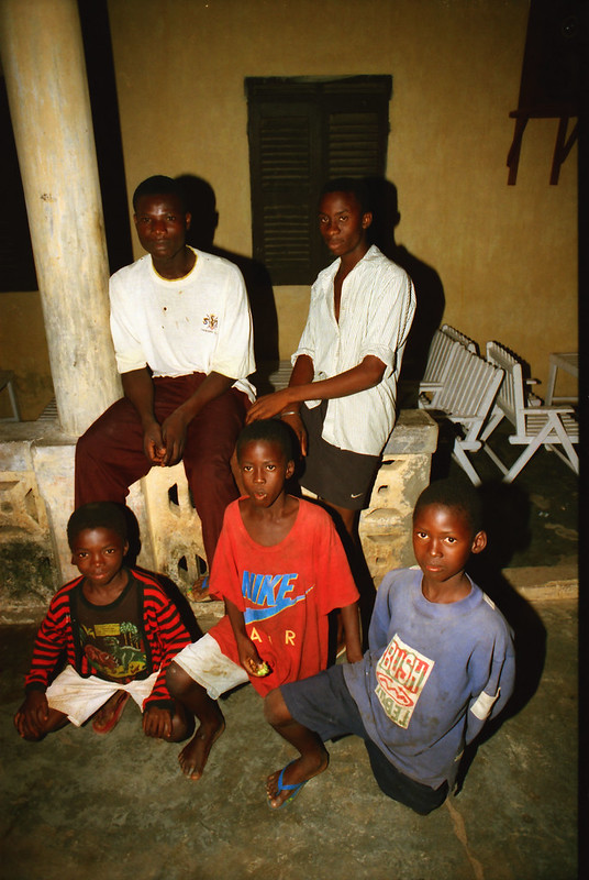 Togo West Africa Village Children close to Palimé formerly known as Kpalimé is a city in Plateaux Region Togo near the Ghanaian border 24 April 1999 067<br/>© <a href="https://flickr.com/people/41087279@N00" target="_blank" rel="nofollow">41087279@N00</a> (<a href="https://flickr.com/photo.gne?id=13906791742" target="_blank" rel="nofollow">Flickr</a>)