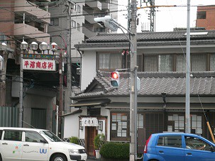 マンションは相鉄線で横浜駅の一つ先、平沼...