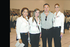 Nora Delia Flores, Cindy Apac, Alfredo Moreno, Daty Mariel y Reyna Arjona de Alexandre.