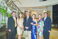 DSC_0801.JPG Juan Pablo Valdéz, Cecilia Ojeda, Ricardo Peña, Yamani Peña, Nora de Garza y Luis Garza.