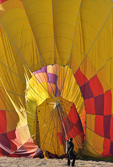 Anglų lietuvių žodynas. Žodis hot-air balloon reiškia karšto oro balionas lietuviškai.
