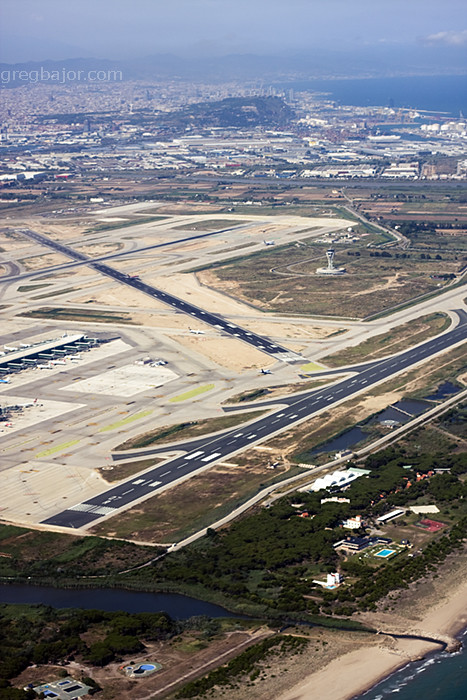 Barcelona Airport<br/>© <a href="https://flickr.com/people/79148947@N00" target="_blank" rel="nofollow">79148947@N00</a> (<a href="https://flickr.com/photo.gne?id=7544675848" target="_blank" rel="nofollow">Flickr</a>)