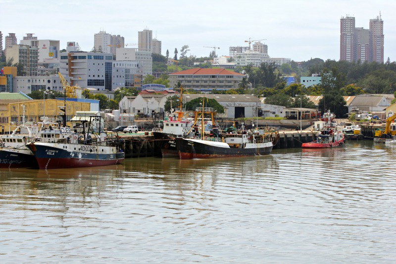 Maputo Harbor & City<br/>© <a href="https://flickr.com/people/54933270@N07" target="_blank" rel="nofollow">54933270@N07</a> (<a href="https://flickr.com/photo.gne?id=6721955535" target="_blank" rel="nofollow">Flickr</a>)