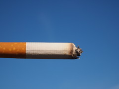 Anglų lietuvių žodynas. Žodis cigarette reiškia n papirosas, cigaretė lietuviškai.