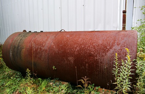 Rusted diamond plated steel tank