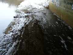 GefroreneUeberschwemmungsreste-I_NiersbrueckeBoxtelerBahn_07Feb2012