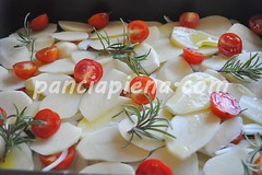 patate al forno con cipolla e pomodorini