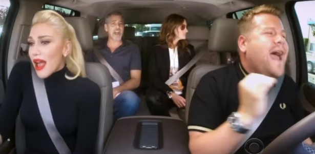 Gwen Stefani faz "karaokê no carro" com George Clooney e Julia Roberts