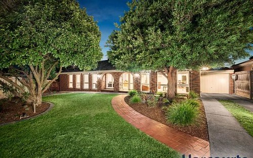 13 Chequers Cl, Wantirna VIC 3152