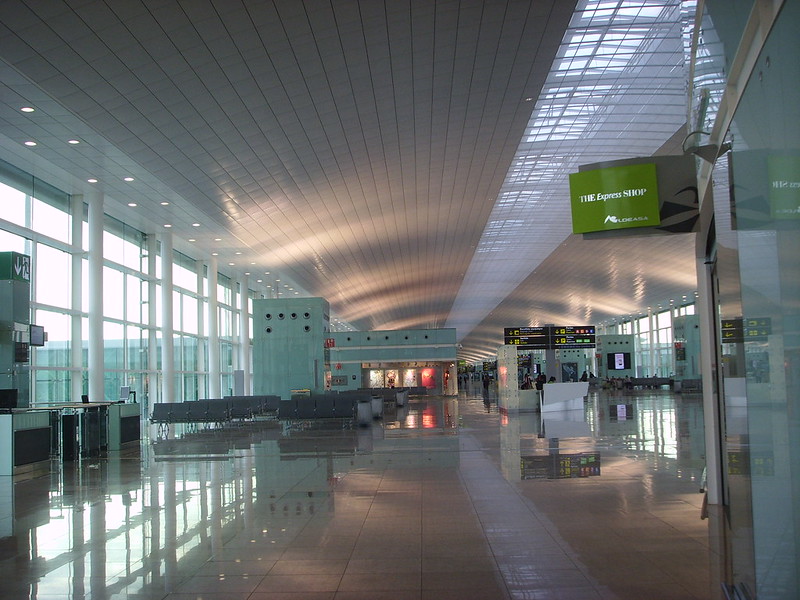 Terminal 1 Gate B, Barcelona Airport<br/>© <a href="https://flickr.com/people/38346136@N02" target="_blank" rel="nofollow">38346136@N02</a> (<a href="https://flickr.com/photo.gne?id=6905697127" target="_blank" rel="nofollow">Flickr</a>)
