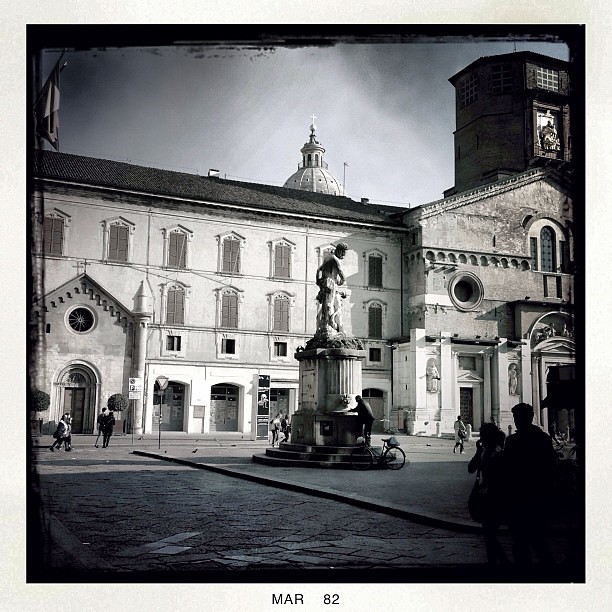 Piazza del Duomo<br/>© <a href="https://flickr.com/people/72881447@N07" target="_blank" rel="nofollow">72881447@N07</a> (<a href="https://flickr.com/photo.gne?id=6805446266" target="_blank" rel="nofollow">Flickr</a>)