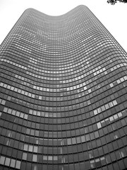Lake Point Tower • <a style="font-size:0.8em;" href="http://www.flickr.com/photos/59137086@N08/6828385992/" target="_blank">View on Flickr</a>
