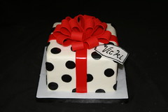 gift box cake • <a style="font-size:0.8em;" href="http://www.flickr.com/photos/60584691@N02/6988404096/" target="_blank">View on Flickr</a>