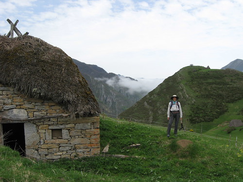 53. Somiedo. Thatched huts