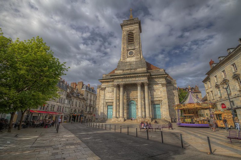 Place Saint-Pierre<br/>© <a href="https://flickr.com/people/99616828@N00" target="_blank" rel="nofollow">99616828@N00</a> (<a href="https://flickr.com/photo.gne?id=7187292518" target="_blank" rel="nofollow">Flickr</a>)