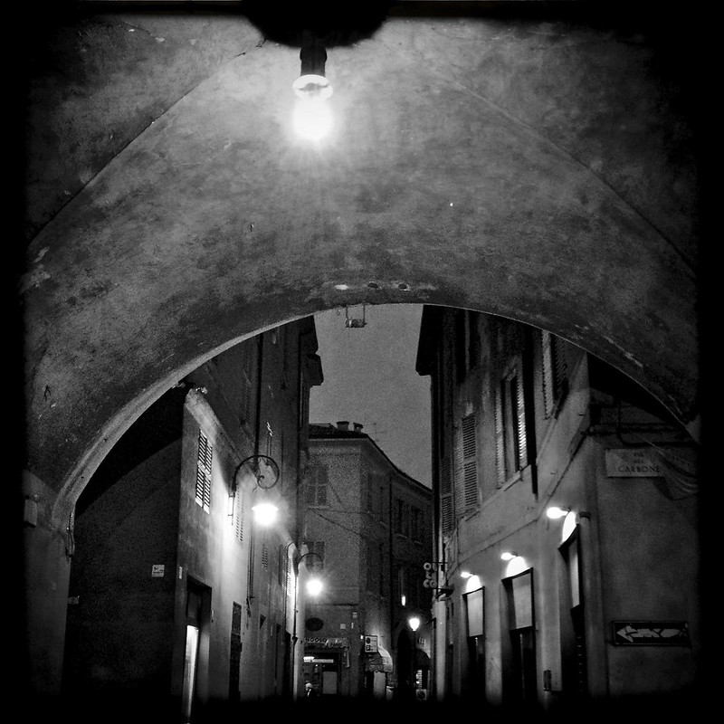 Lights in Reggio Emilia<br/>© <a href="https://flickr.com/people/72881447@N07" target="_blank" rel="nofollow">72881447@N07</a> (<a href="https://flickr.com/photo.gne?id=7008722613" target="_blank" rel="nofollow">Flickr</a>)