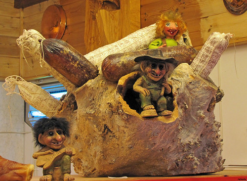 20110811_12k Sausages... Holes... Wood... Troll playing a penis-guitar... Troll holding a dildo... | Grocery shop in Veggli, Norway