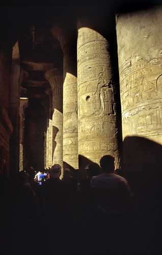 Ägypten 1999 (166) Tempel von Edfu • <a style="font-size:0.8em;" href="http://www.flickr.com/photos/69570948@N04/27494893640/" target="_blank">Auf Flickr ansehen</a>