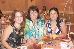 9367. Hilda de Martínez, Chacha González y Martha Valdez