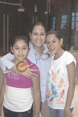 DSC_5111 Linda Rodríguez con Daniela y Ana Karen Garcés.