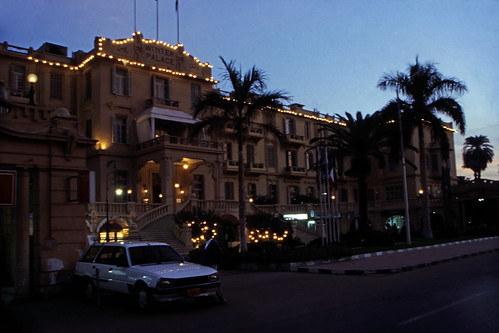 Ägypten 1999 (216) Luxor: Winter Palace • <a style="font-size:0.8em;" href="http://www.flickr.com/photos/69570948@N04/28120564406/" target="_blank">Auf Flickr ansehen</a>
