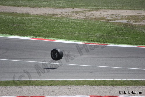 Giedo van der Garde's wheel escapes in the 2013 Spanish Grand Prix