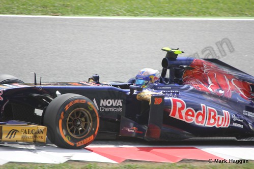 Daniel Ricciardo in Free Practice 3 for the 2013 Spanish Grand Prix