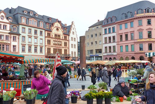 Wochenmarkt auf dem Mainzer Domplatz