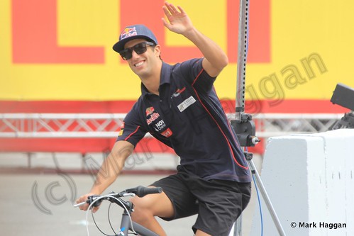 Daniel Ricciardo cycles at the 2013 Spanish Grand Prix