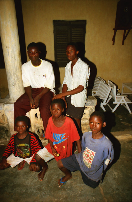 Togo West Africa Village Children close to Palimé formerly known as Kpalimé is a city in Plateaux Region Togo near the Ghanaian border 24 April 1999 066<br/>© <a href="https://flickr.com/people/41087279@N00" target="_blank" rel="nofollow">41087279@N00</a> (<a href="https://flickr.com/photo.gne?id=13929958393" target="_blank" rel="nofollow">Flickr</a>)