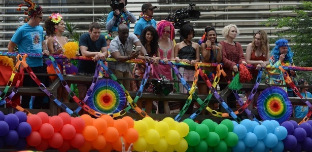 Gravações de "Sense8" reúne fãs na Parada Gay de São Paulo