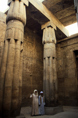 Ägypten 1999 (264) Tempel von Luxor: Sonnenhof des Amenophis III. • <a style="font-size:0.8em;" href="http://www.flickr.com/photos/69570948@N04/28045472600/" target="_blank">Auf Flickr ansehen</a>