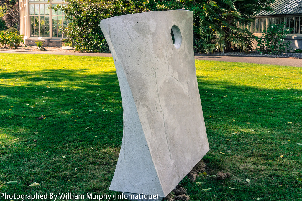 Sculpture In Context 2013 In The Botanic Gardens - Pierced Twist By Ken Drew