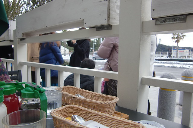 食べている間も並んでる並んでる～～～テラス席なので行列状態。｜エッグスンシングス湘南江の島店（Ｅｇｇｓ’ｎ　Ｔｈｉｎｇｓ）