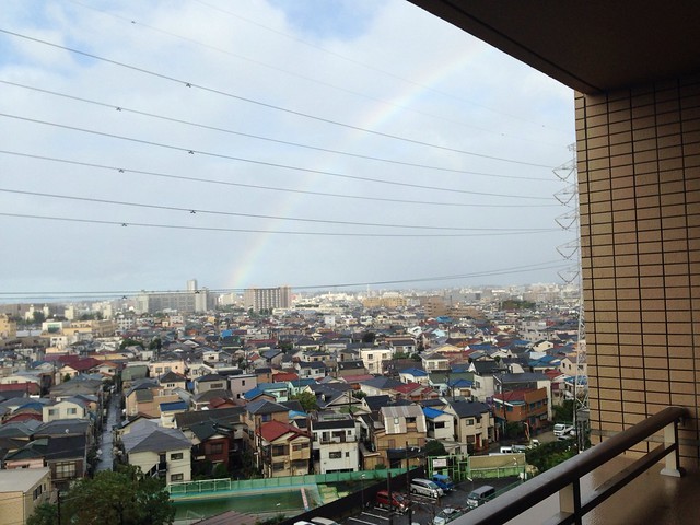台風通過中に虹が。