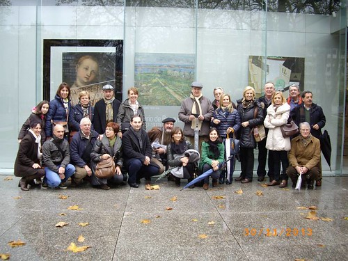 FOTO DE FAMILIA ANTE EL MUSEO,Casi Todos • <a style="font-size:0.8em;" href="http://www.flickr.com/photos/85451274@N03/11203445146/" target="_blank">View on Flickr</a>