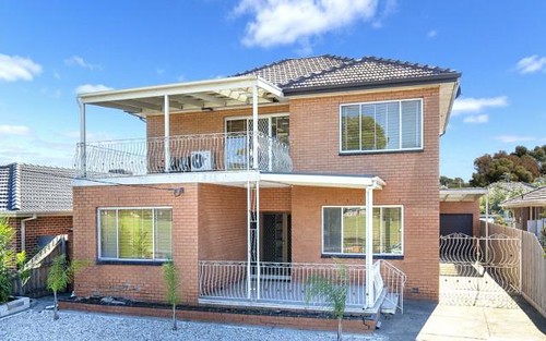 8 Westminster Dr, Avondale Heights VIC 3034