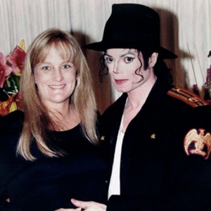 Ex-mulher de Michael Jackson está com câncer de mama, diz site