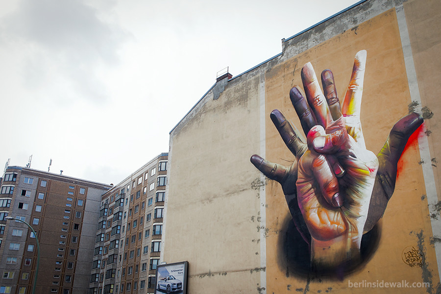 Berlin Street Art – Hands – BERLIN SIDEWALK