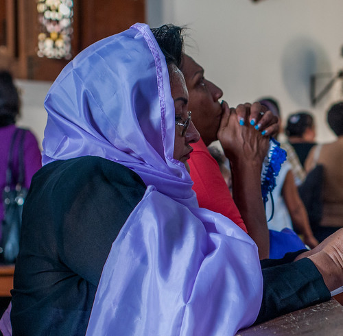 Women praying in Maracaibo Cathedral