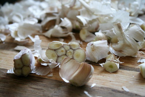 Peeling garlic