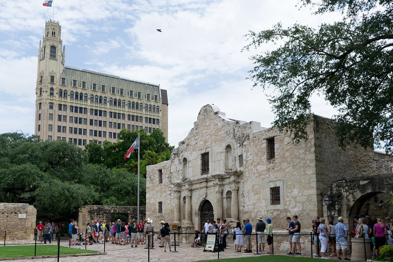 The Alamo<br/>© <a href="https://flickr.com/people/99673917@N00" target="_blank" rel="nofollow">99673917@N00</a> (<a href="https://flickr.com/photo.gne?id=27641389860" target="_blank" rel="nofollow">Flickr</a>)