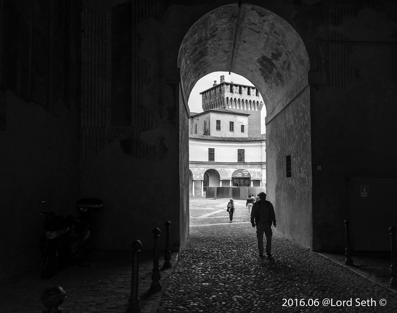 Mantova @Piazza Castello<br/>© <a href="https://flickr.com/people/8359324@N08" target="_blank" rel="nofollow">8359324@N08</a> (<a href="https://flickr.com/photo.gne?id=27520905415" target="_blank" rel="nofollow">Flickr</a>)
